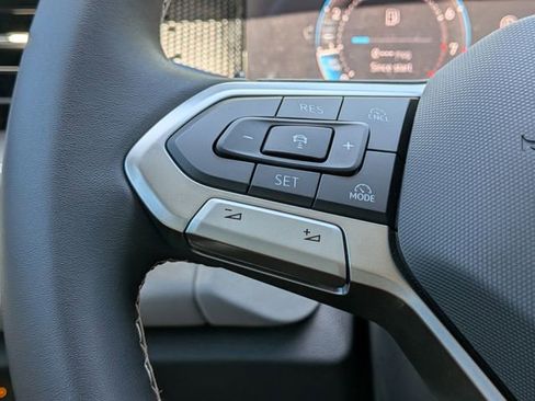New 2026 Volkswagen Tiguan SE FWD image 21