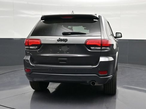 Used 2021 Jeep Grand Cherokee Laredo X image 2
