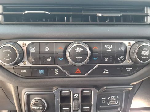 Used 2025 Jeep Wrangler Unlimited Rubicon 4xe w/ Convenience Group AWD/4WD image 14
