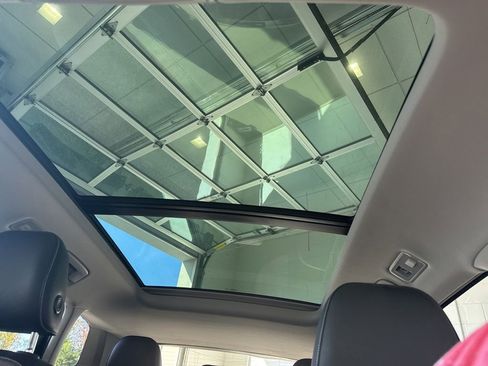 Used 2023 Volkswagen Taos SEL image 26