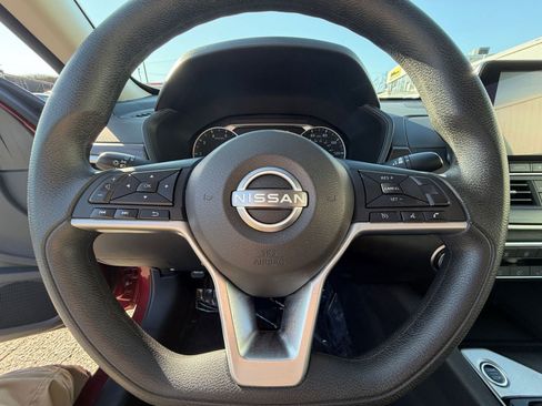 Used 2025 Nissan Altima 2.5 SV image 30