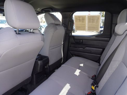 Certified 2025 Toyota Tacoma SR5 AWD/4WD image 10