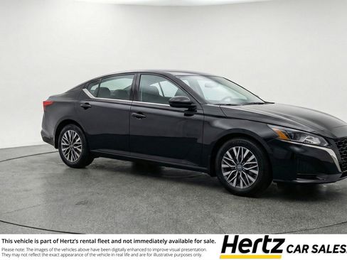 Used 2025 Nissan Altima 2.5 SV image 1