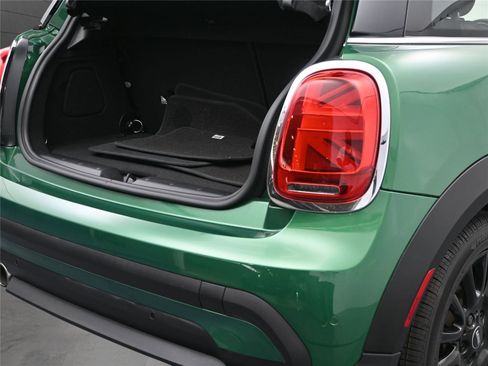 Used 2022 MINI Cooper 2-Door Hardtop image 12