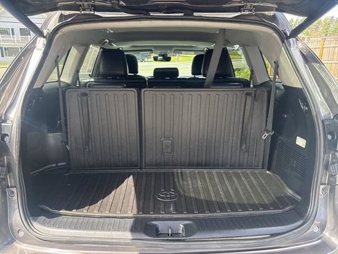 Used 2018 Toyota Highlander XLE AWD/4WD image 19