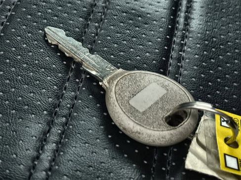 Used 2016 Jeep Wrangler Unlimited Rubicon w/ Connectivity Group image 16