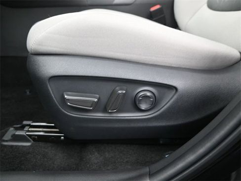 Used 2025 Toyota RAV4 XLE image 10