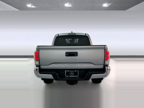 Used 2023 Toyota Tacoma TRD Off-Road image 9