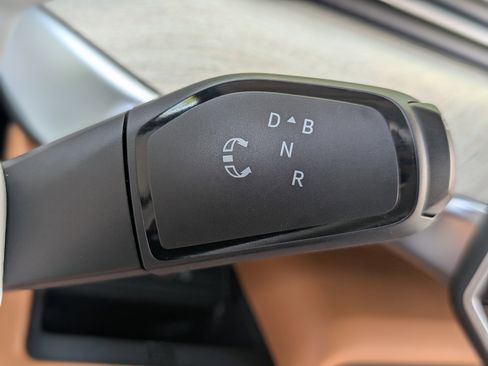 Used 2025 Volkswagen ID. Buzz Pro S Plus RWD image 33