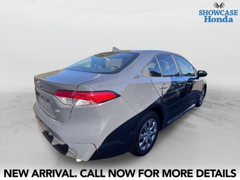 Used 2025 Toyota Corolla LE FWD image 5