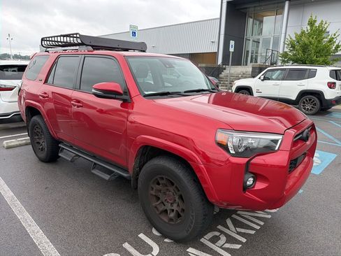 Used 2024 Toyota 4Runner SR5 Premium w/ 4Runner Black Package (TMS) AWD/4WD image 2
