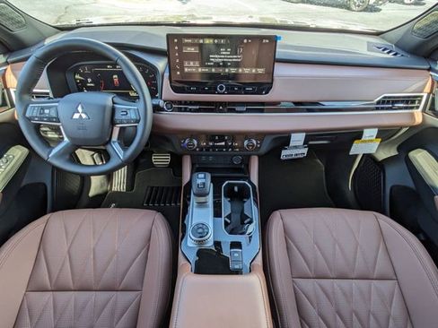 New 2025 Mitsubishi Outlander SEL image 16