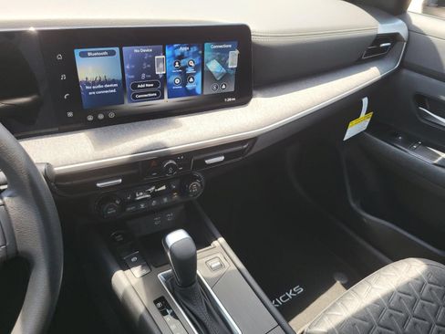 New 2026 Nissan Kicks SV w/ SV Premium Package FWD image 18