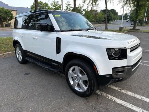 Used 2025 Land Rover Defender 110 X-Dynamic SE AWD/4WD image 4