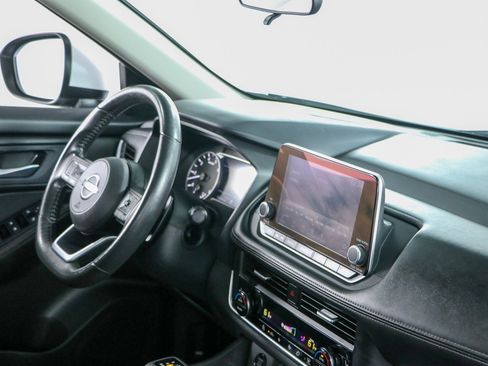 Used 2024 Nissan Rogue SV w/ SV Premium Package FWD image 26