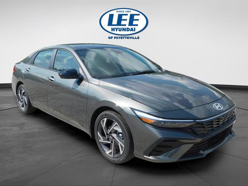 New 2025 Hyundai Elantra SEL image 1