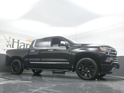 Used 2022 Chevrolet Silverado 1500 High Country w/ High Country Premium Package image 2