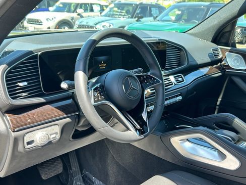 Used 2025 Mercedes-Benz GLS 450 4MATIC image 13