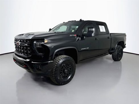 Used 2025 Chevrolet Silverado 2500 ZR2 w/ Technology Package AWD/4WD image 5