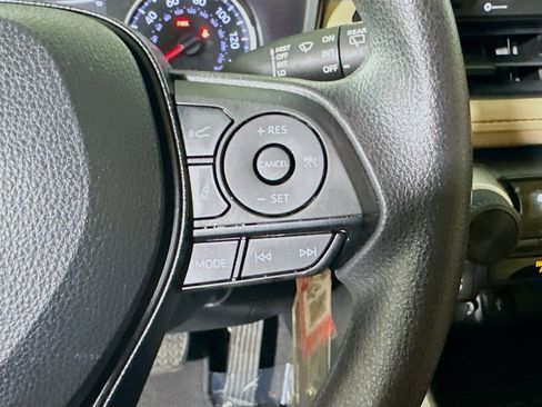 Used 2020 Toyota RAV4 LE FWD image 17