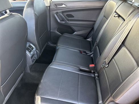 Used 2018 Volkswagen Tiguan SE w/ Panoramic Sunroof Package FWD image 15