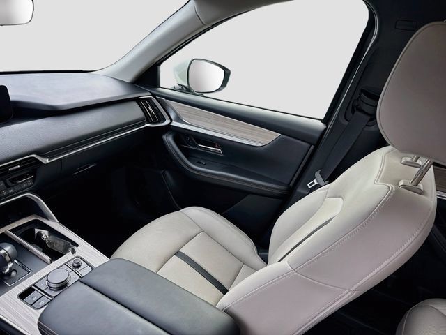Certified 2024 MAZDA CX-90 3.3 Turbo w/ Preferred Plus AWD/4WD image 27