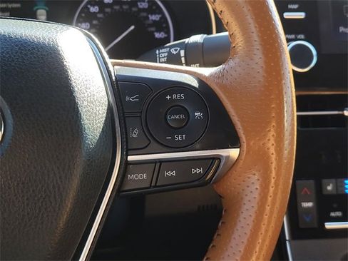 Used 2020 Toyota Avalon Limited image 28