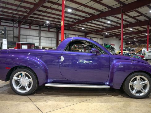Used 2004 Chevrolet SSR image 23