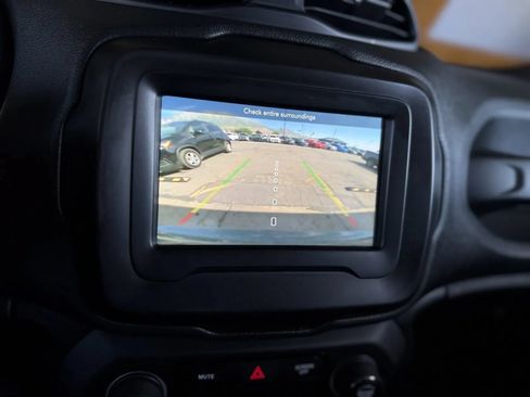 Used 2020 Jeep Renegade Altitude AWD/4WD image 30