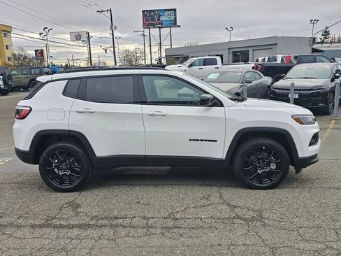 New 2026 Jeep Compass Latitude image 9