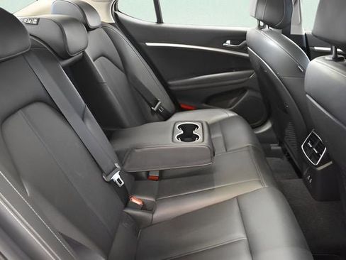 Used 2025 Genesis G70 2.5T AWD/4WD image 17