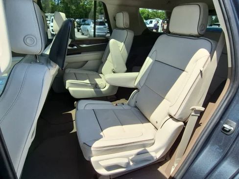 Used 2021 GMC Yukon Denali w/ Denali Premium Package AWD/4WD image 8