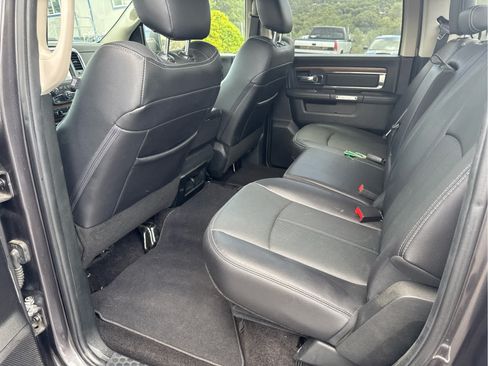 Used 2018 RAM 1500 Laramie w/ Convenience Group AWD/4WD image 9