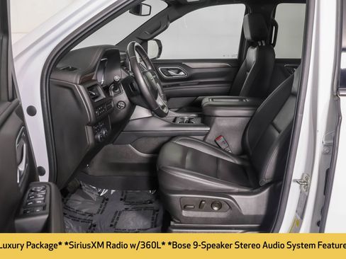 Used 2022 Chevrolet Tahoe Z71 w/ Luxury Package AWD/4WD image 7