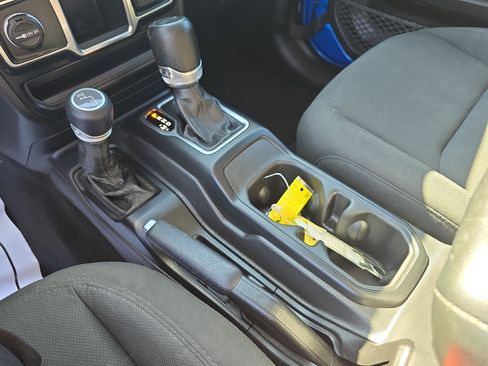 Used 2023 Jeep Wrangler Sport AWD/4WD image 23