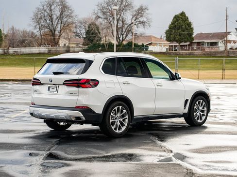 Used 2024 BMW X5 xDrive40i w/ Premium Package image 5