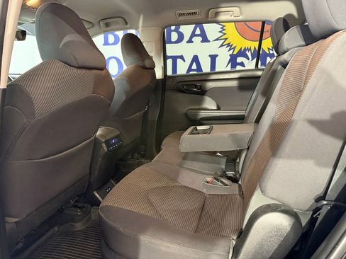 Used 2022 Toyota Highlander L FWD image 16