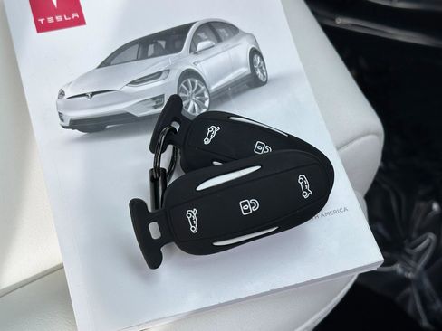 Used 2018 Tesla Model X 75D image 29