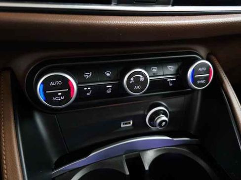 Used 2019 Alfa Romeo Stelvio AWD image 28