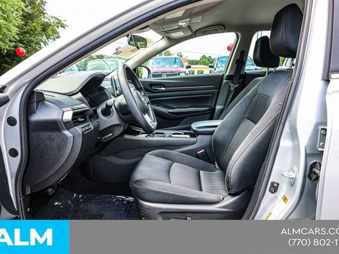Used 2024 Nissan Altima 2.5 SV FWD image 18