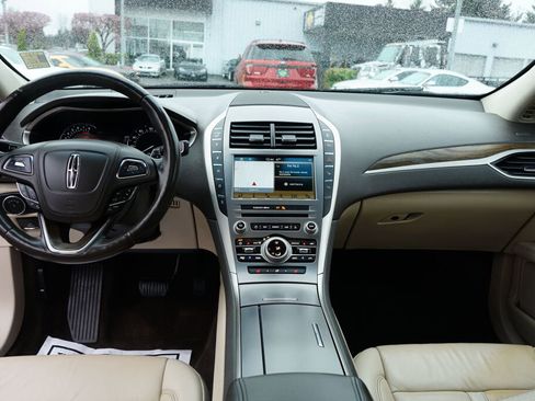 Used 2018 Lincoln MKZ Select w/ Technology Package image 17