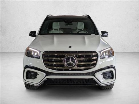 Used 2024 Mercedes-Benz GLS 450 4MATIC image 2