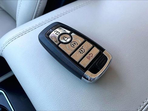 Used 2025 Lincoln Corsair FWD image 10