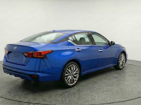 Used 2025 Nissan Altima 2.5 SV FWD image 9