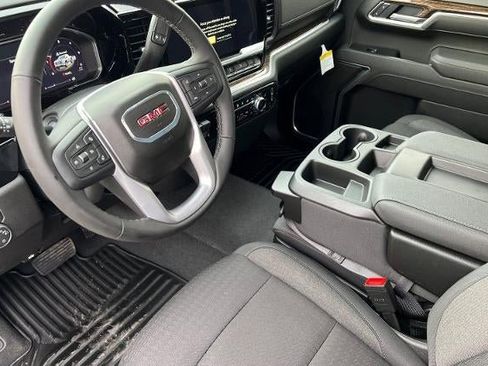 New 2026 GMC Sierra 1500 SLE w/ Preferred Package image 9