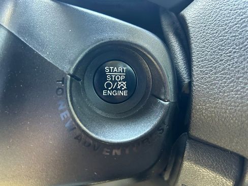 Used 2017 Jeep Renegade Trailhawk AWD/4WD image 23