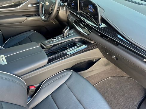Certified 2024 Cadillac Escalade Sport w/ LPO, ONYX Package AWD/4WD image 19