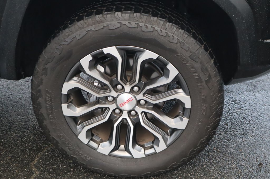 Used 2023 GMC Canyon Denali w/ Denali Black Edition AWD/4WD image 13
