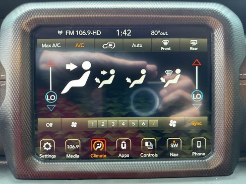 Used 2018 Jeep Wrangler Unlimited Sahara image 35