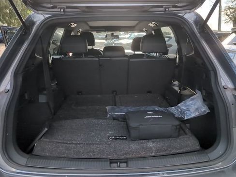 Used 2020 Volkswagen Tiguan SE R-Line image 28